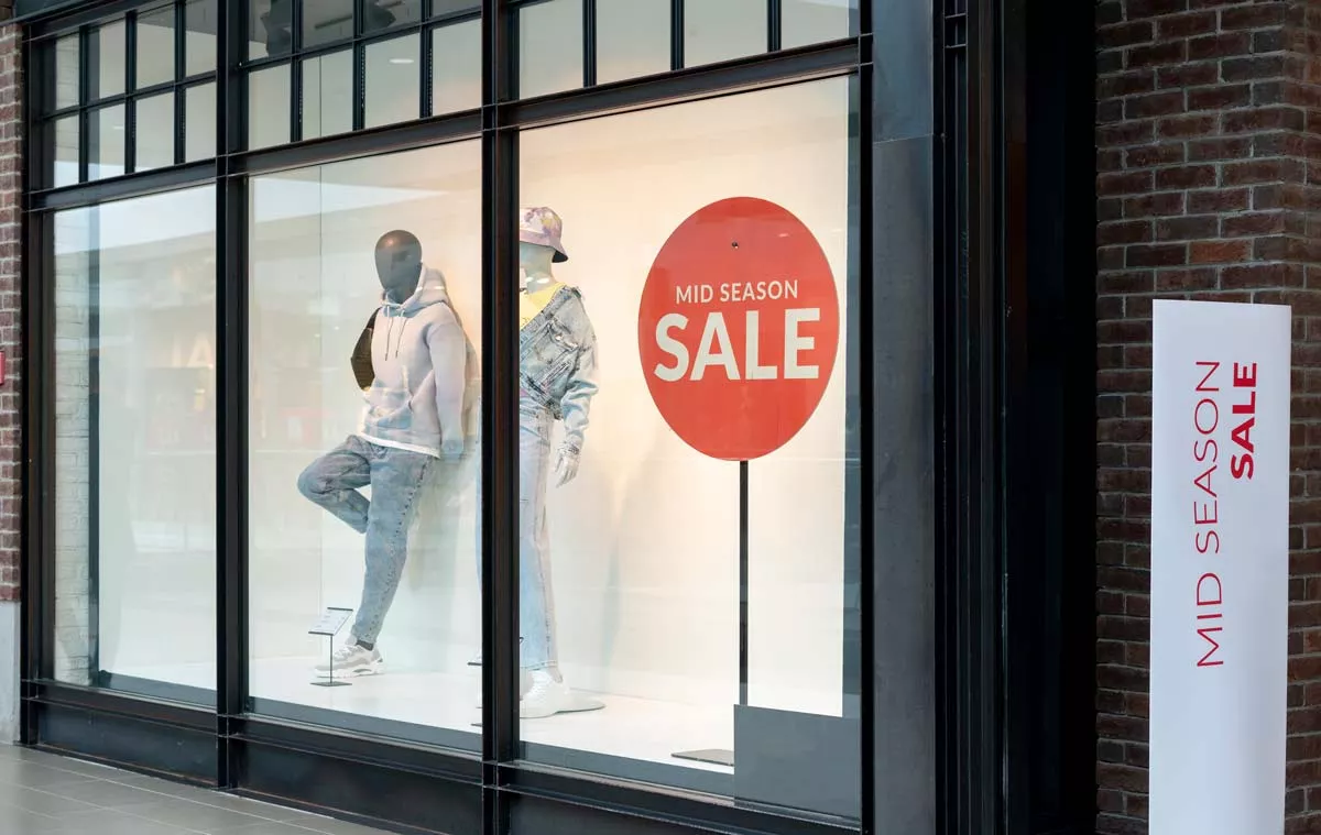 Как оформить витрину, которая будет продавать